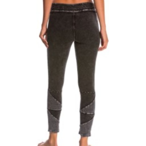 Free People FP Movement Kyoto Two-Toned Black Med-Rise Ankle Leggings Sz XS VGC - Picture 7 of 10